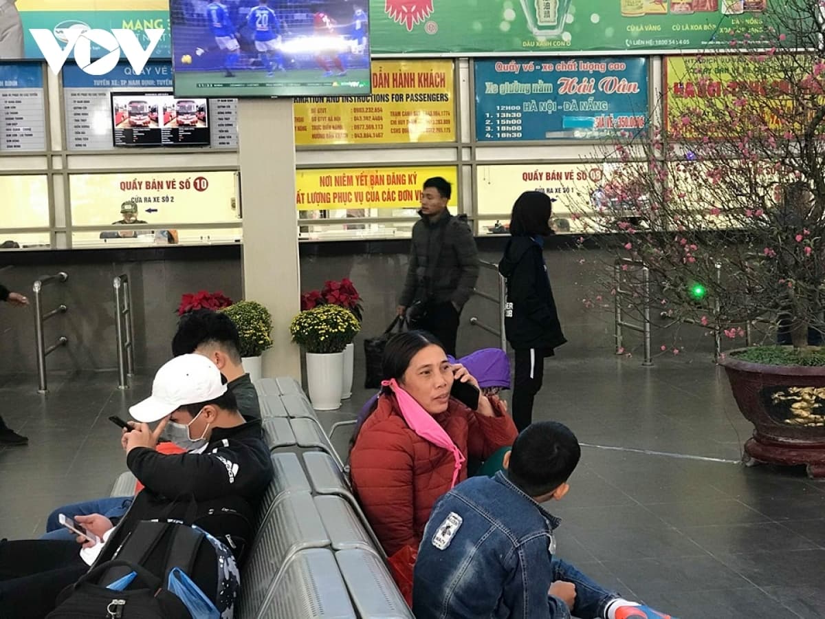 Public transportation hubs fall quiet ahead of Tet