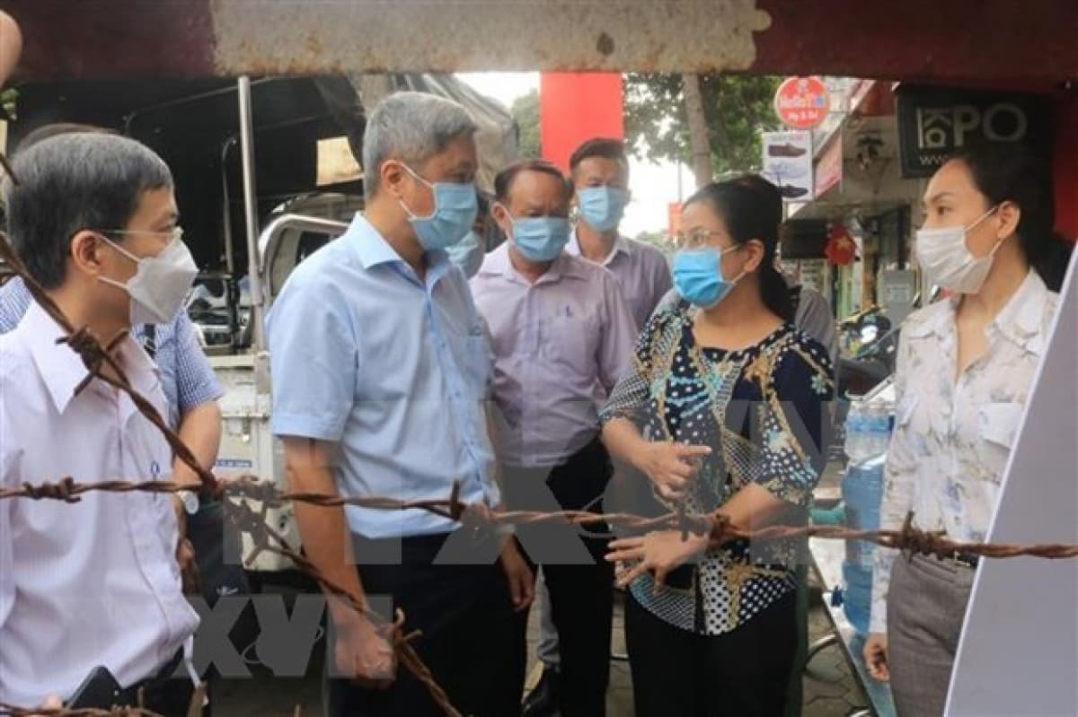 Health official inspects COVID-19 prevention, control in HCM City