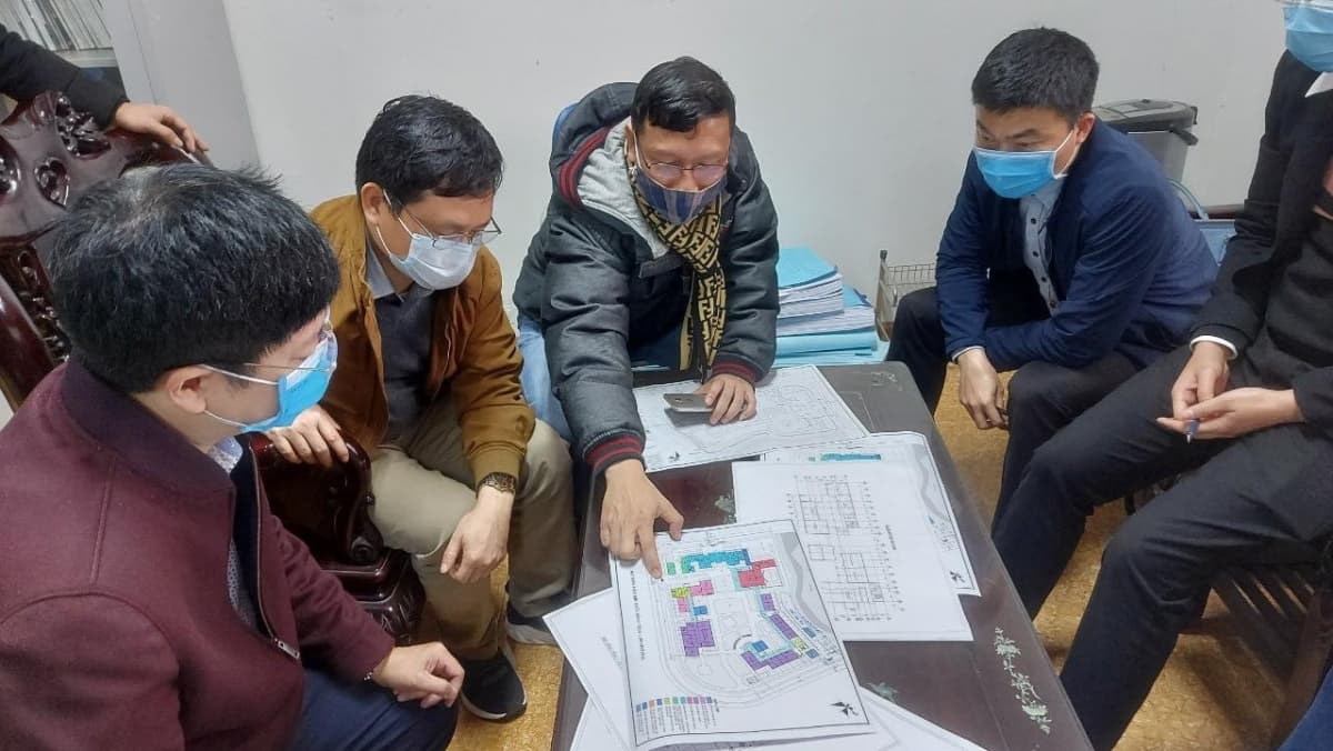Healthcare workers keep battling against COVID-19 during Tet