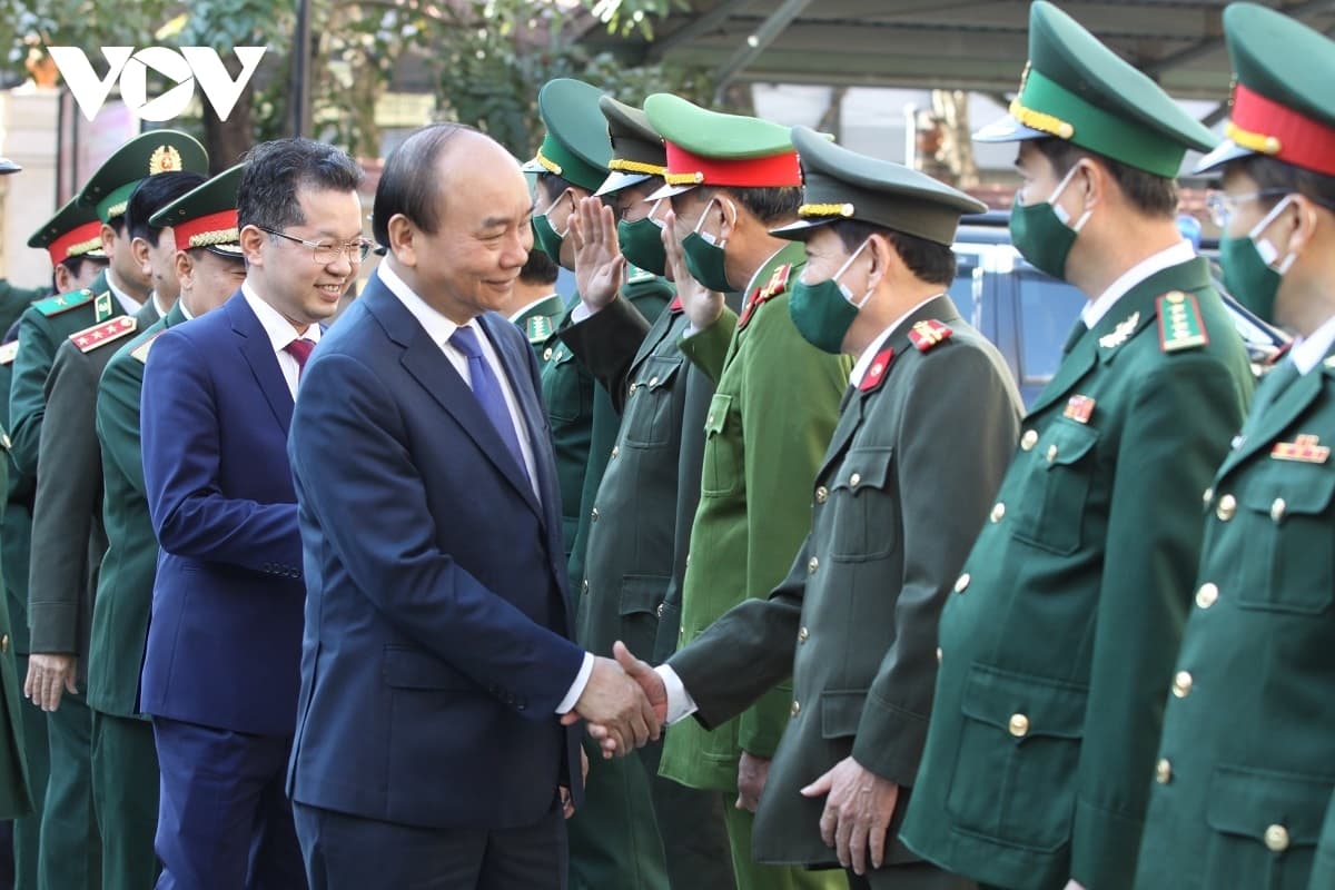 PM pays Tet visit to Da Nang armed forces