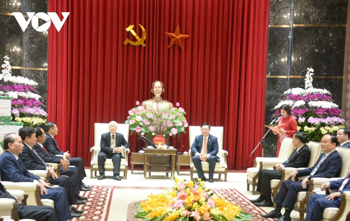 Top leader wishes Hanoi prosperous New Year