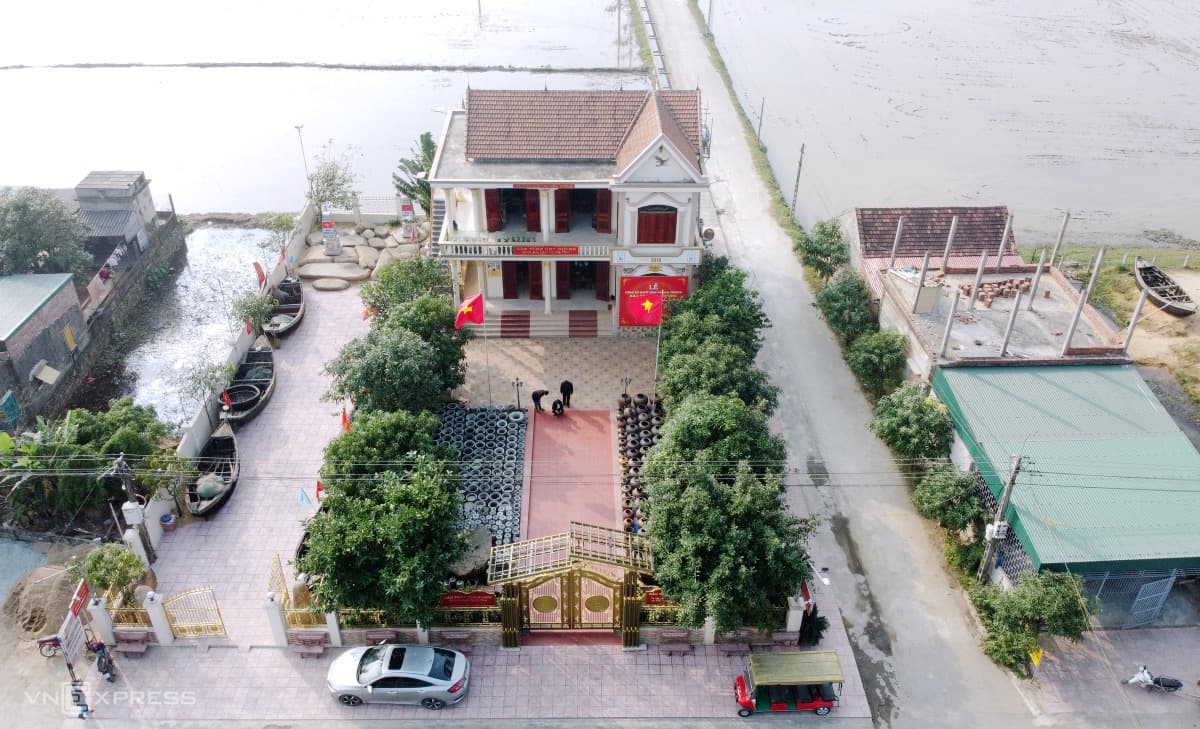 Former lecturer sets up museum in central vietnam