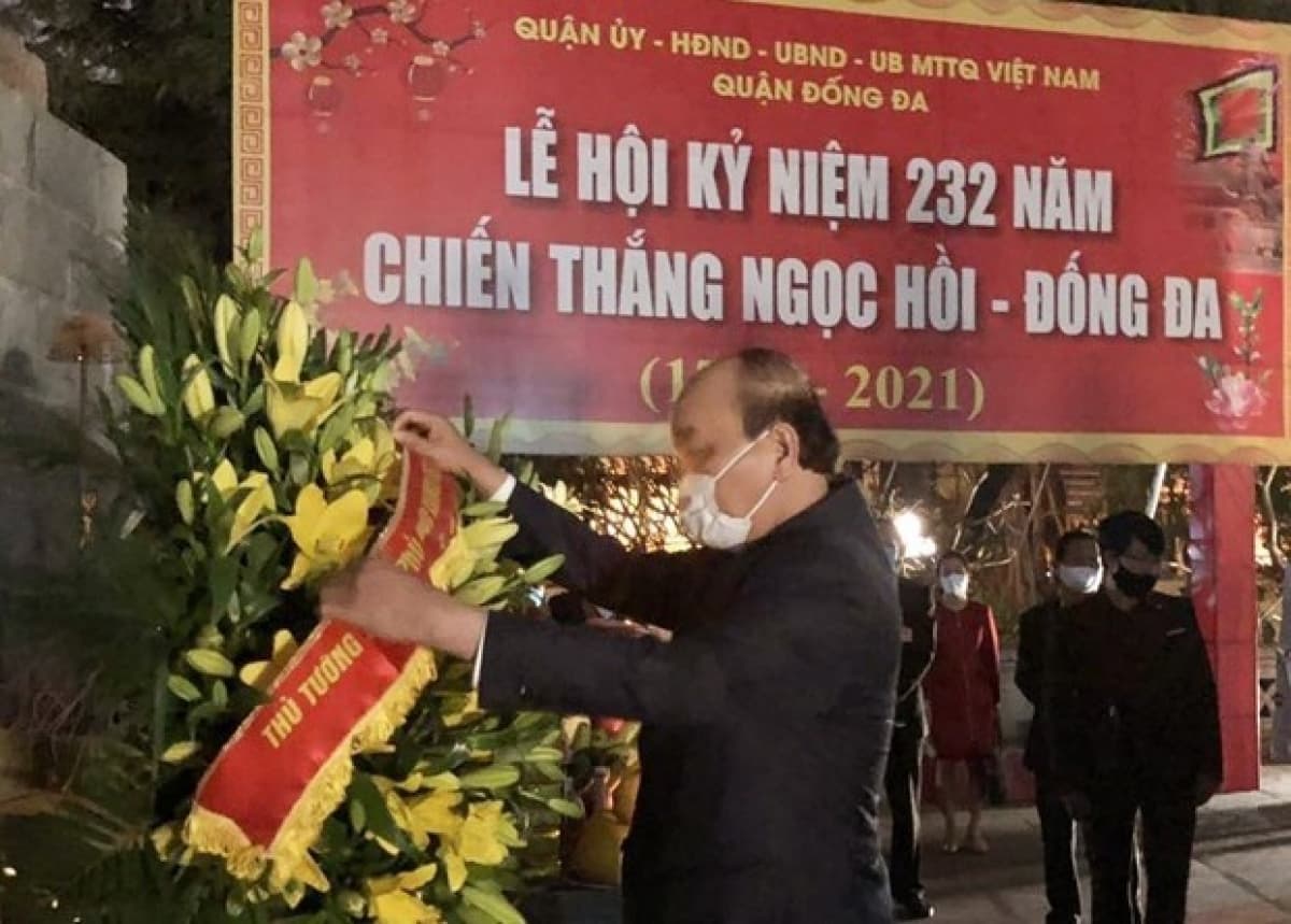 Prime Minister pays tribute to King Quang Trung