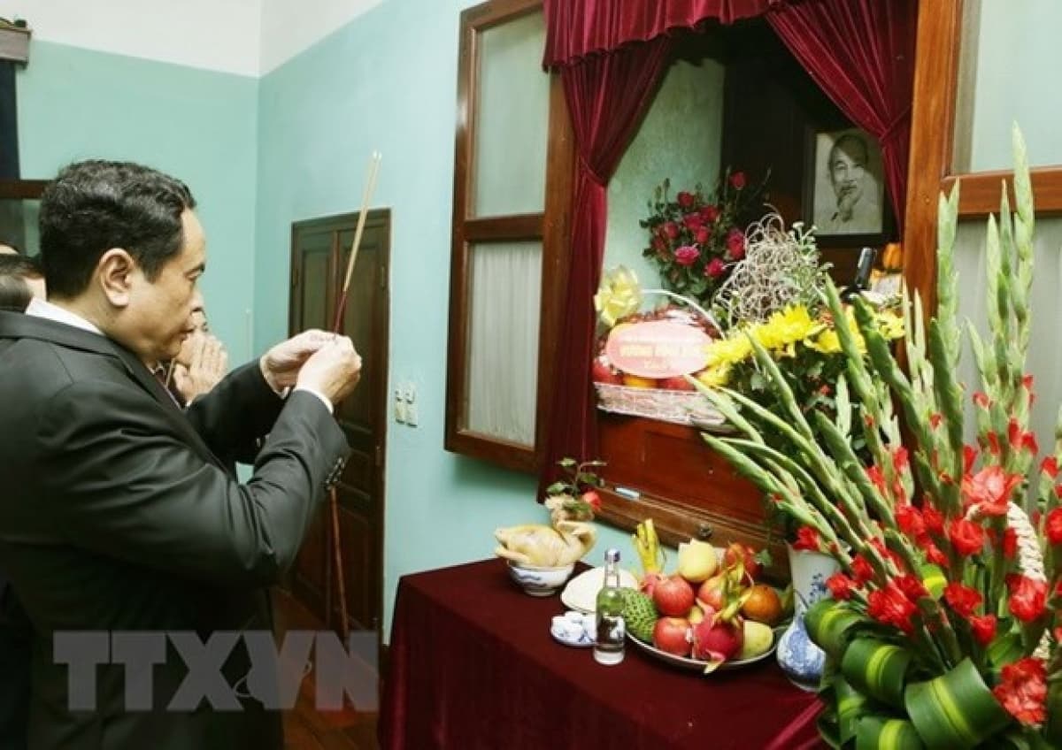 Front leader commemorates late President Ho Chi Minh