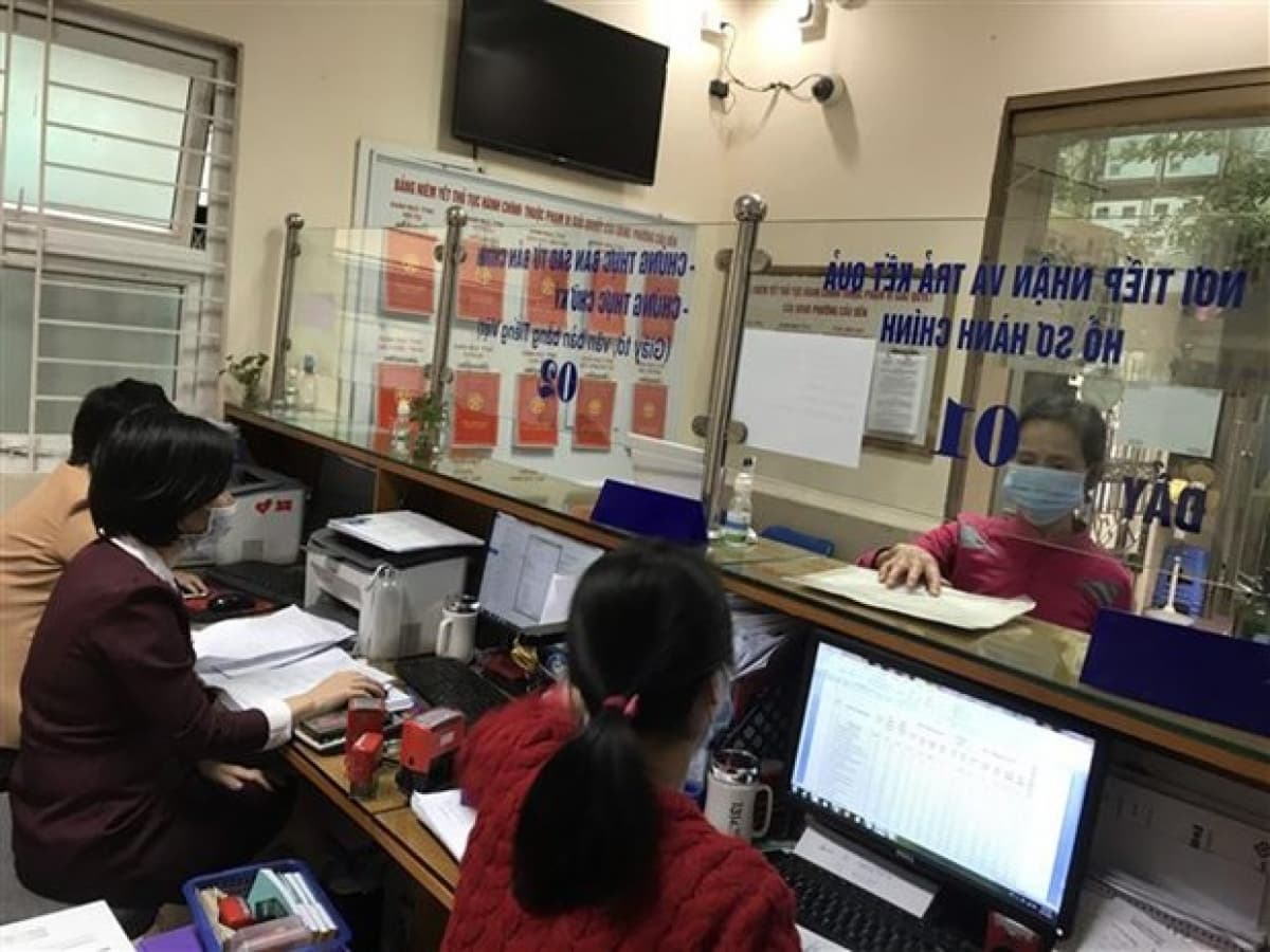 Hanoi workers return to work after Tet