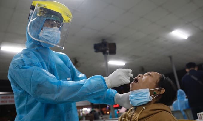 HCMC to retest all foreign expert arrivals for Covid-19