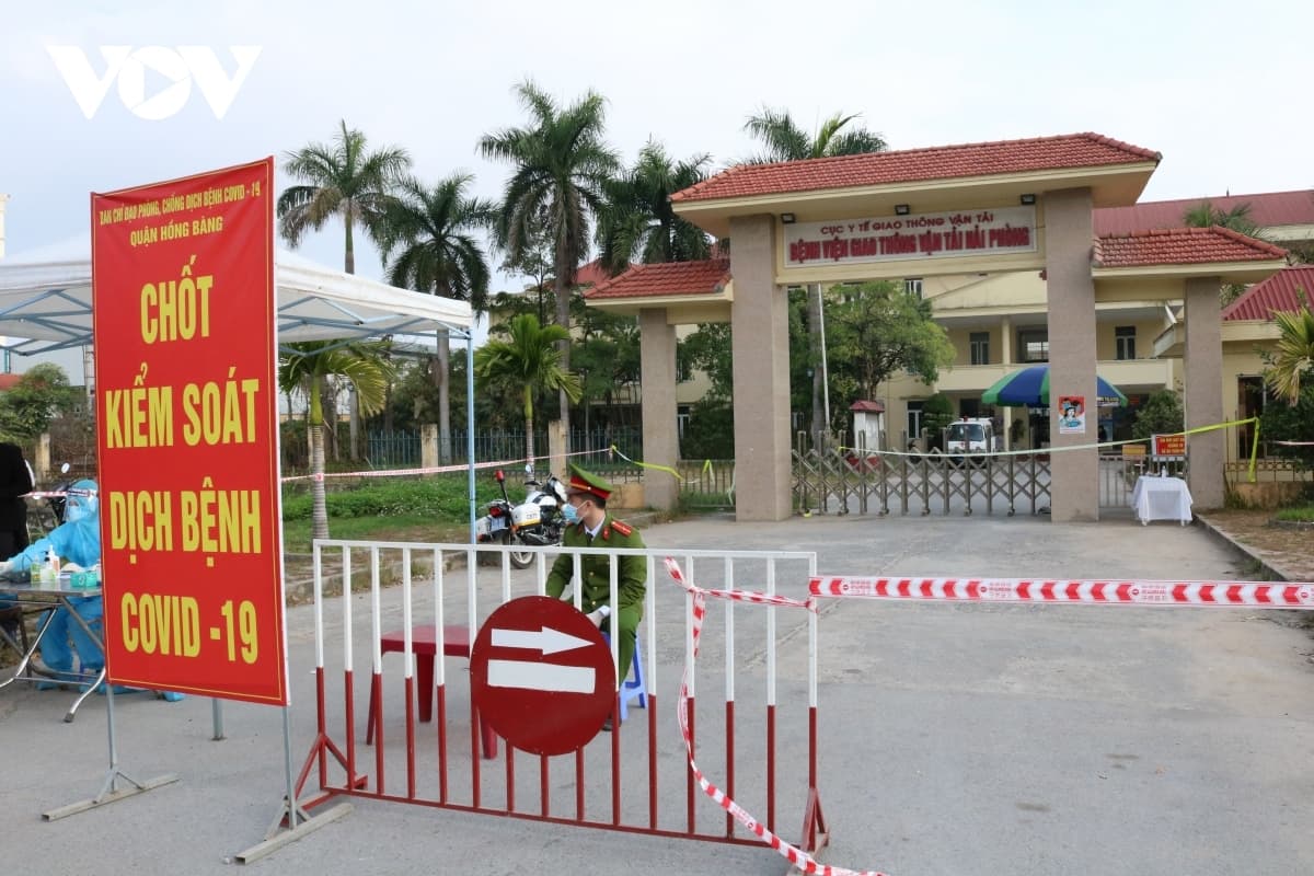 Hai Phong closes non-essential services after a COVID-19 infection