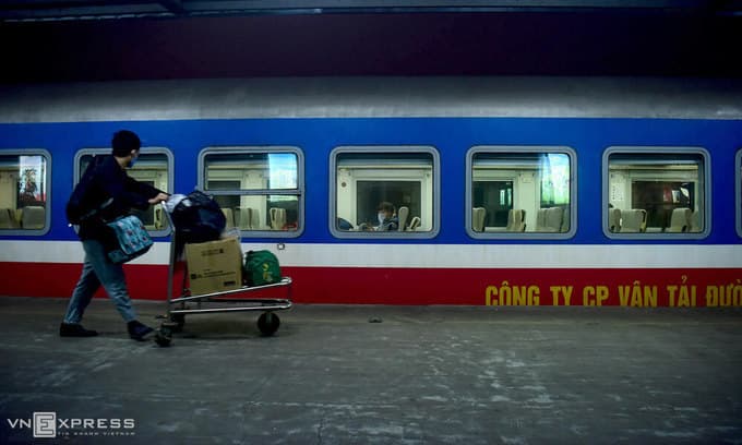 Railroad operators suspend more routes as new Covid-19 wave hits travel demand