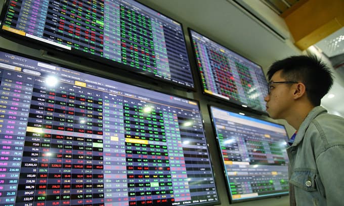 VN-Index rises as banking stocks gain