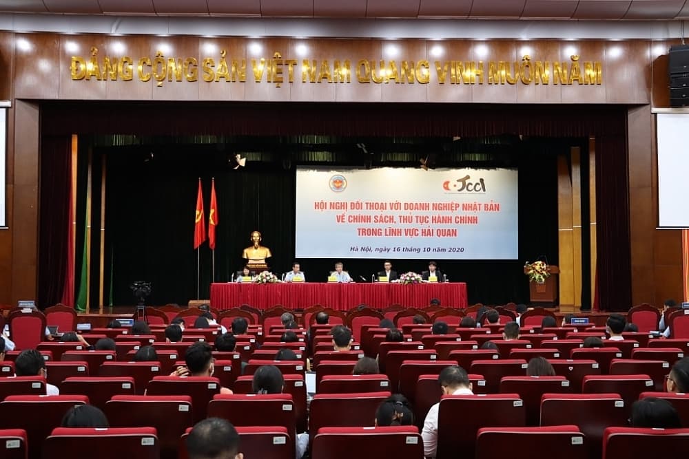 Customs- business partnership improves