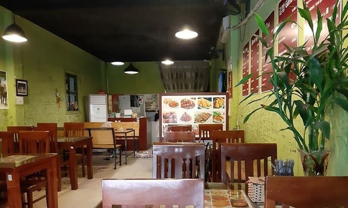 Hanoi reopens indoor dining with Covid-19 restrictions