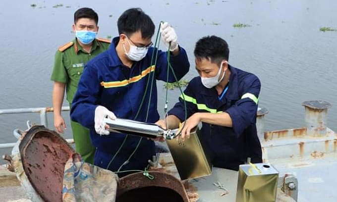 Customs officer arrested in fake gasoline ring bust