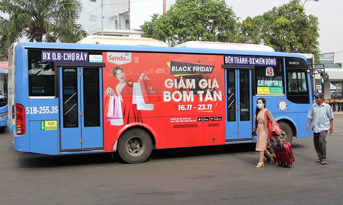 HCMC to stop auctions for bus advertisements