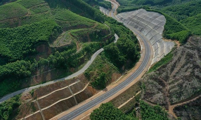 Expressway dissecting national park to open in Q2