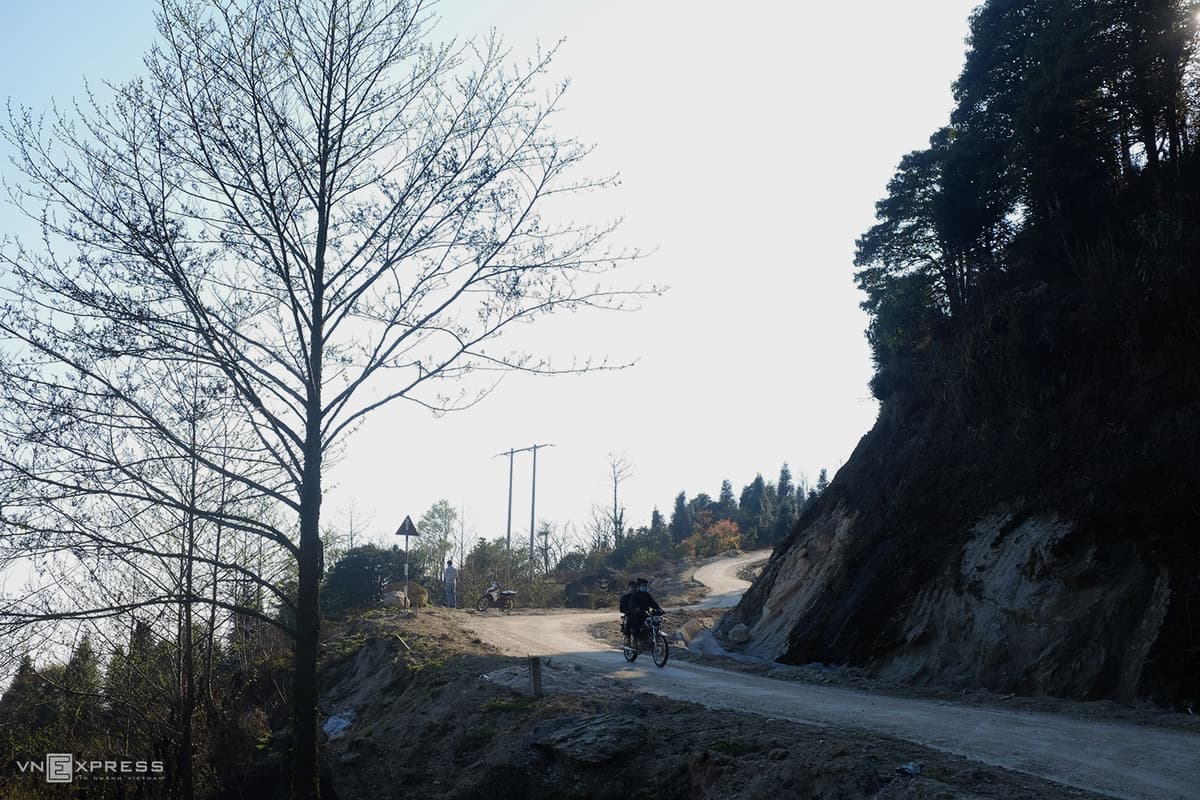 Cloud hunting on Ha Giang's second highest peak