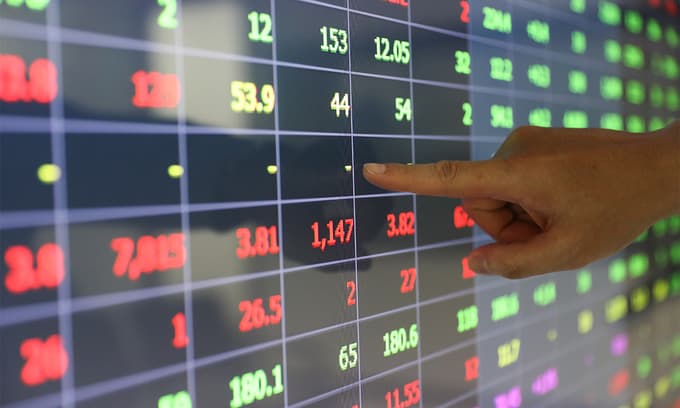 VN-Index slips after breaking year peak