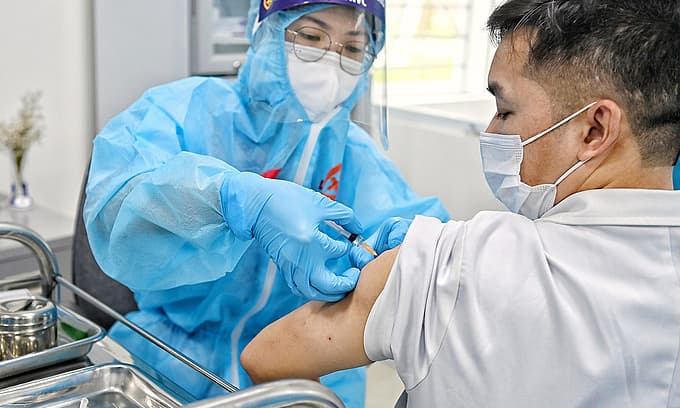 Saigon medical staff felt 'worn out' after getting AstraZeneca Covid vaccine