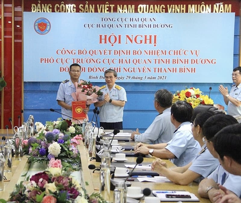 Appointing new Deputy Director of Binh Duong Customs Department