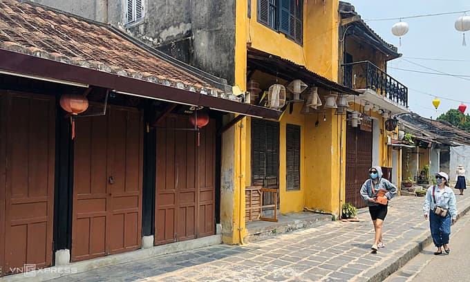 Hoi An Town downcast and despondent without foreign visitors