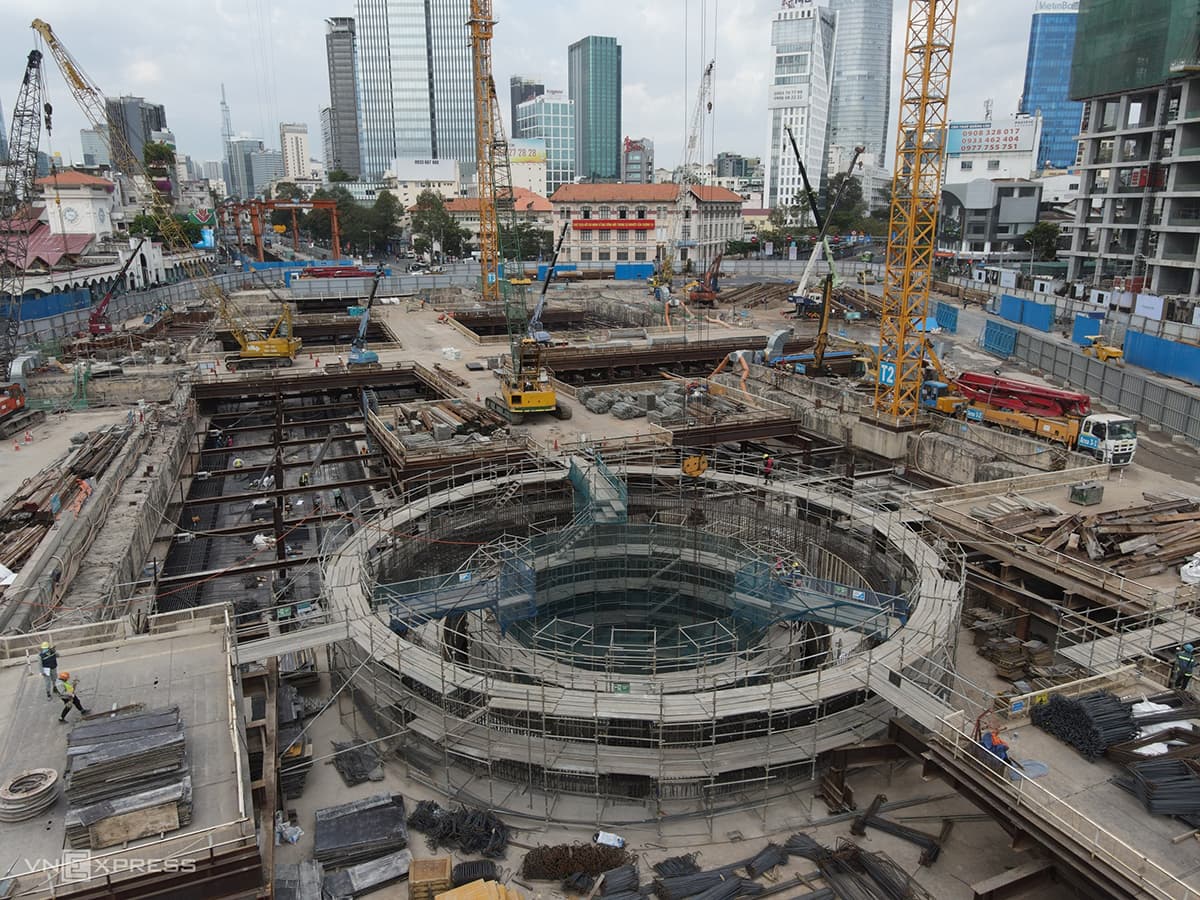 Next to HCMC's Ben Thanh market, metro station takes shape
