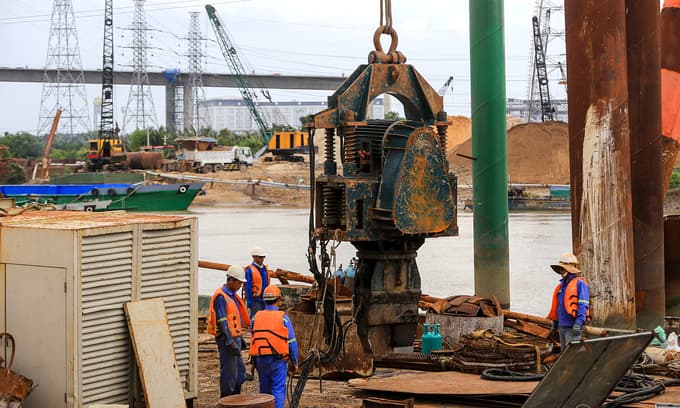 PM orders HCMC to resolve funding dispute, resume anti-flooding project