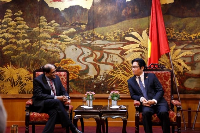 Vietnam, Singapore Seek More Consolidated Business Ties