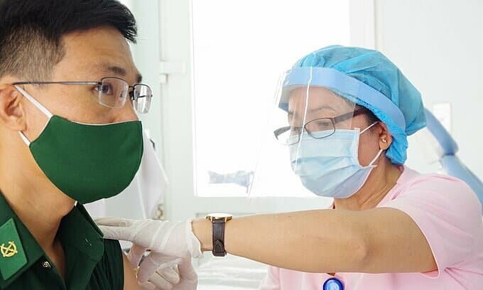 Nearly 900 border guards prioritized for Covid-19 vaccination