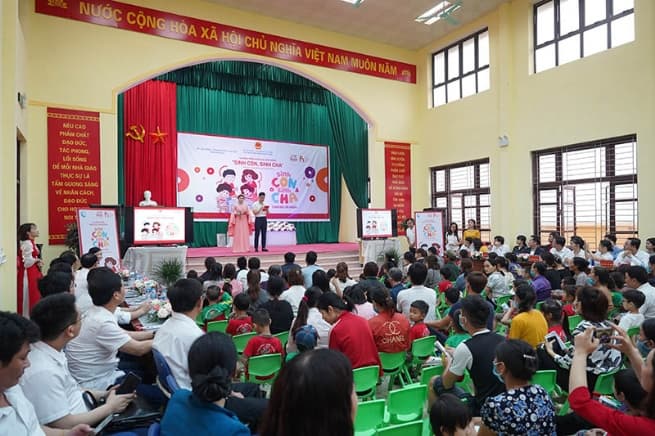 The first “Sinh Con, Sinh Cha” workshop of the Golden Ox year reaches 300 parents and kindergarten children of Bac Ninh province