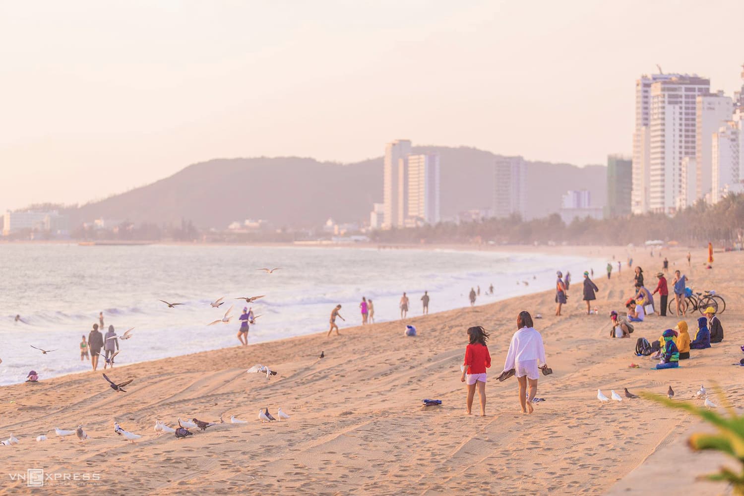 Dawn breaks over famed Nha Trang beach
