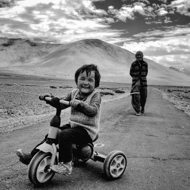 Vietnamese captures smiles on round-the-world journey