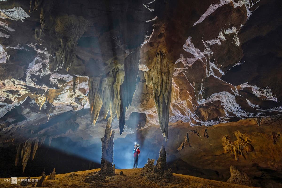 Quang Binh caves get surreally real under photographic light