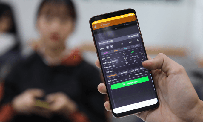 VN-Index hits new peak as trading value surges