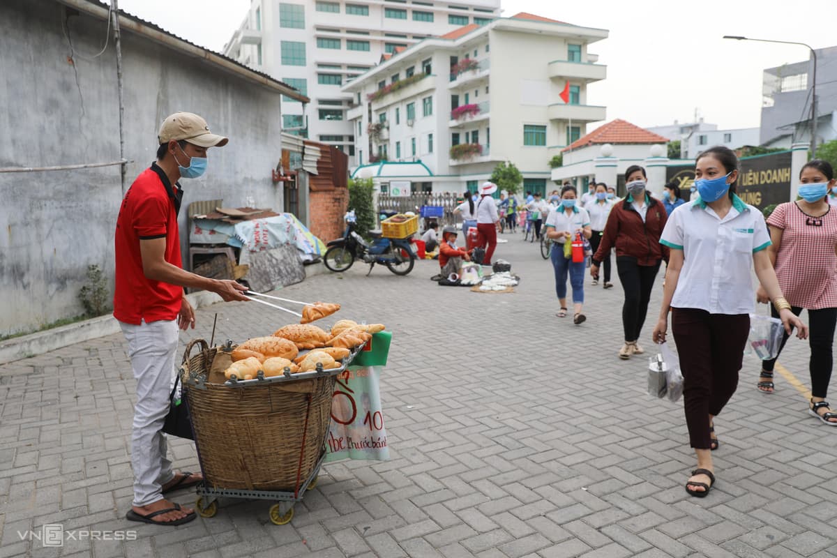 Saigon baker 'ensnares' foodies with animalistic bread