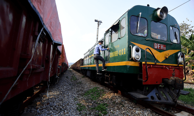 Vietnam Railways pleads for government funding as staff remain unpaid