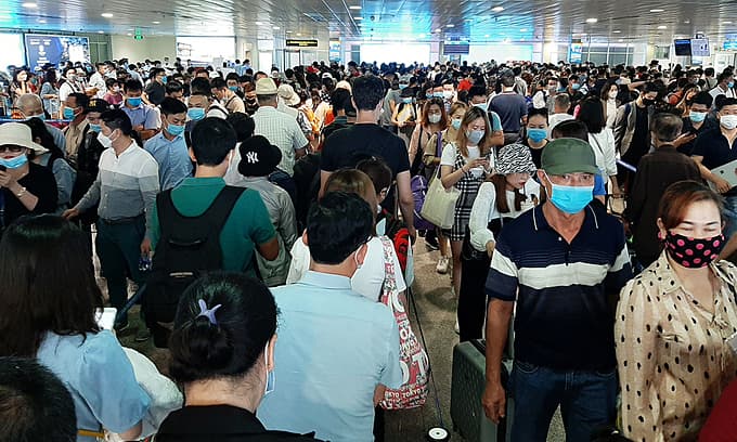 Vietnam's biggest airport jammed by crowds, leaving many queuing for hours