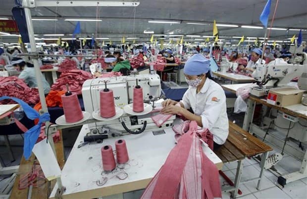 Workers’ average income up in first quarter