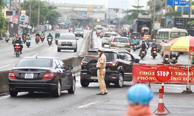 HCMC drivers asked to refuse illegal entrants amid Covid-19 fears