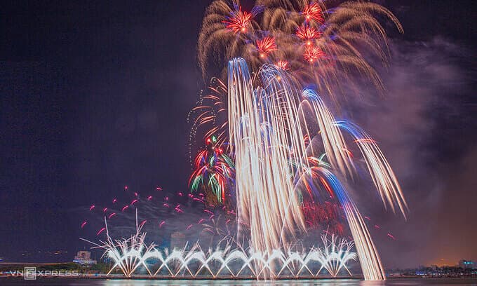 Da Nang cancels fireworks festival for 2nd year on Covid fears