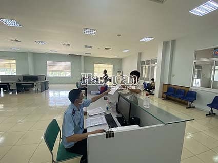 Suspension of “one-stop-shop” model, import and export via Lao Bao take place normally