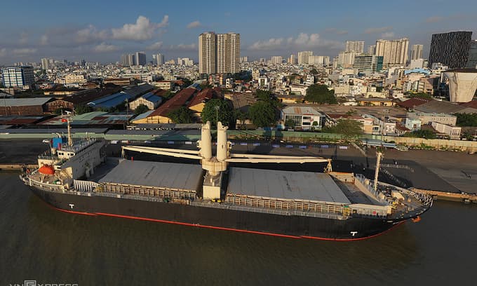 Two more trains for metro reach Saigon from Japan