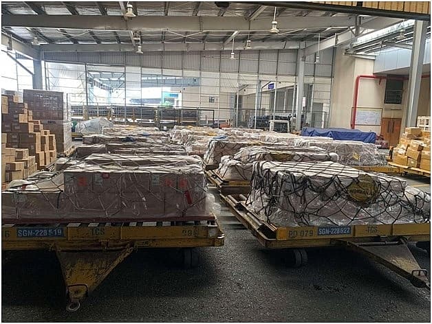 More than 3,300 packages left in stock at Tan Son Nhat Airport’s cargo terminal