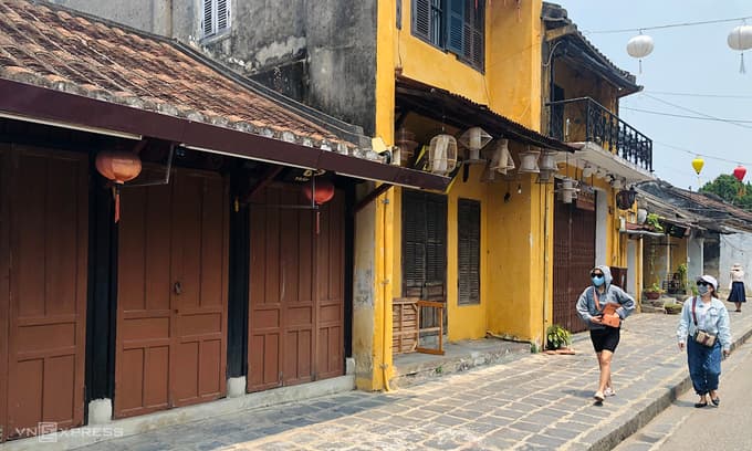 Business tenants bleed as pandemic cuts deep