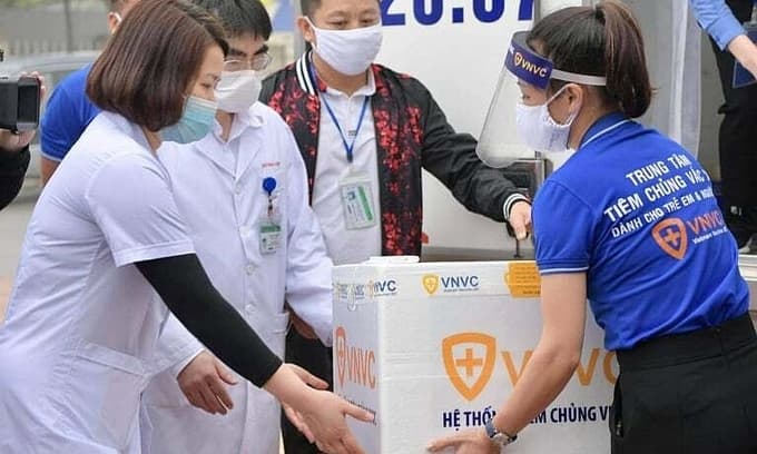 Hanoi calls for business support to vaccinate citizens against Covid