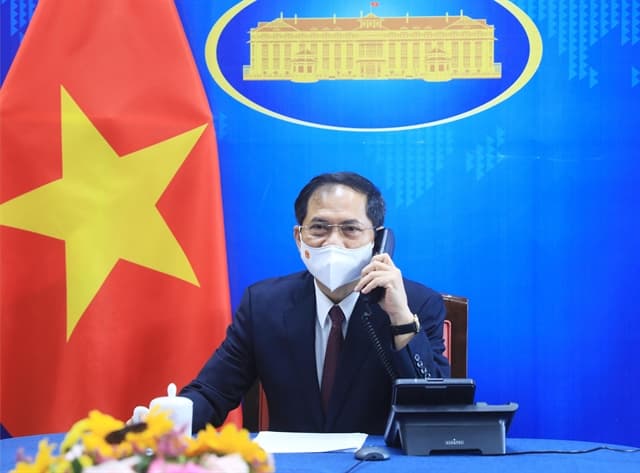Viet Nam, US to further intensify bilateral relations: top diplomats