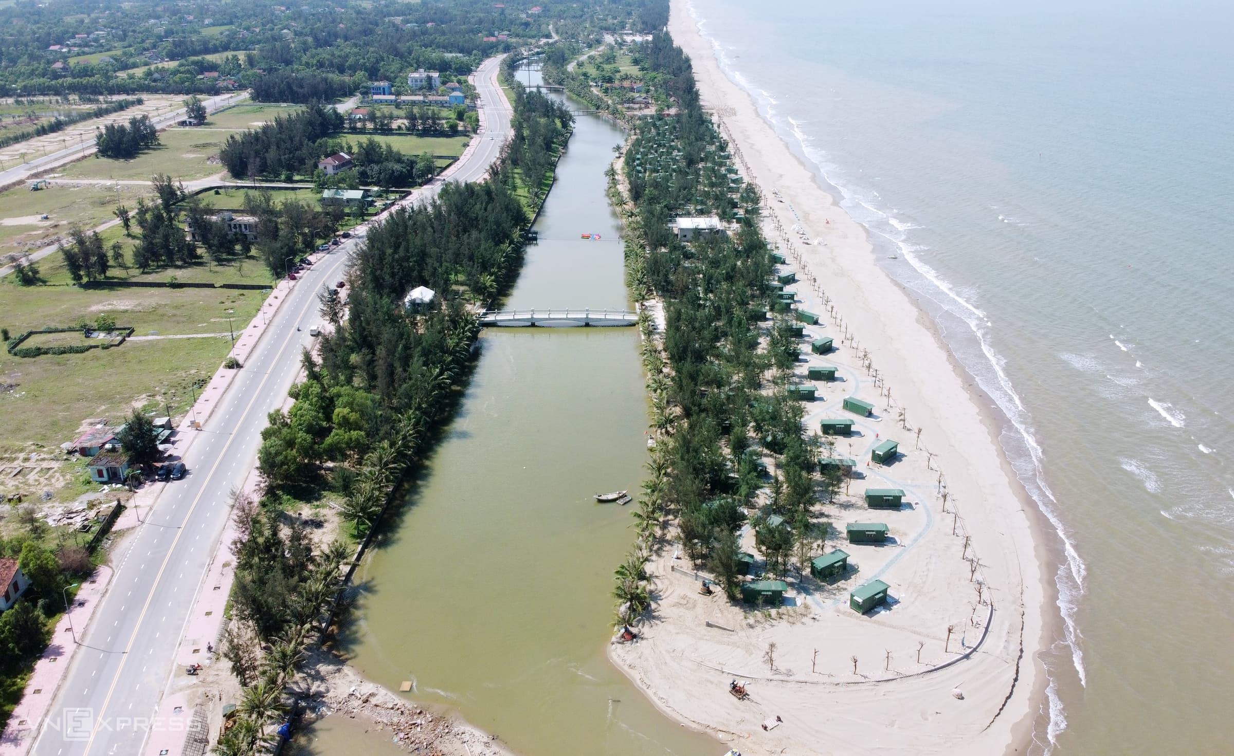 Seaside resort from old containers offers new travel experience