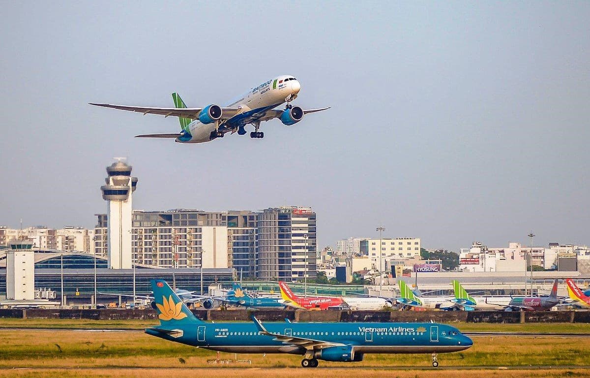 Airlines asked to reduce domestic flights to Tan Son Nhat airport