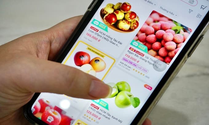 Online groceries shopping booms as HCMC practices social distancing
