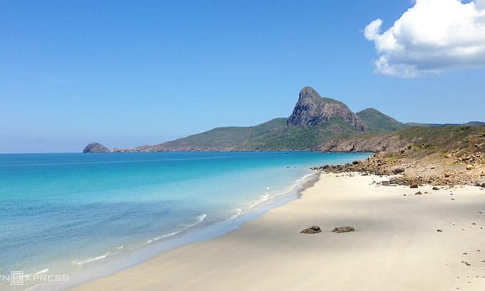 Covid fears cause suspension of all flights to Con Dao