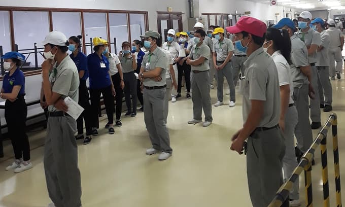 Covid lockdowns leave Saigon workers indigent