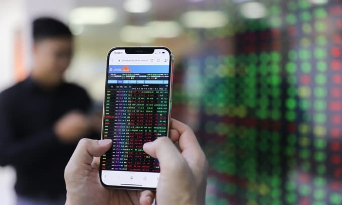 Stock brokerages bring back order cancelation, modification functions